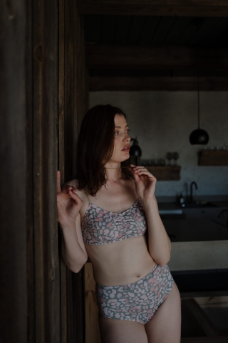 figi wysokie | blurred olive rose | new version